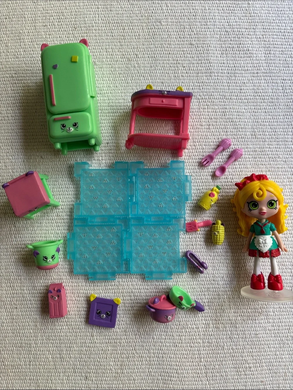 Shopkins Happy Places Series 3 Gourmet Kitty Kitchen & Spaghetti Sue